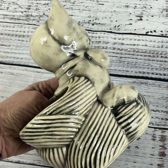 Vintage McCoy Black & Grey Cat With Ball Of Yarn Figurine Vase Planter #3026 - Picture 11 of 13